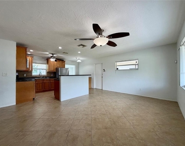 5560 14th Avenue N - Photo Thumbnail 4