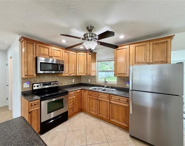 5560 14th Avenue N - Photo Thumbnail 2