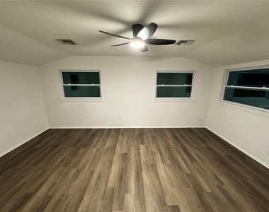 38839 Miller Avenue - Photo Thumbnail 12