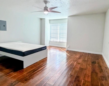 415 Celebration Avenue - Photo Thumbnail 2