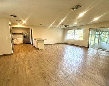 4205 Ne 7th Street - Photo Thumbnail 5