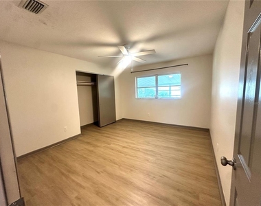 4205 Ne 7th Street - Photo Thumbnail 14