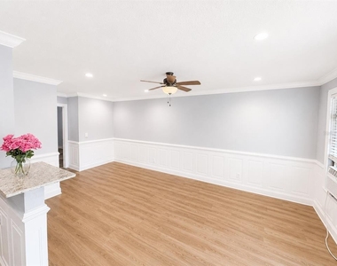 4666 Ken Knight Drive N - Photo Thumbnail 7