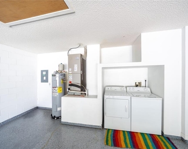 1321 Whitewood Way - Photo Thumbnail 16