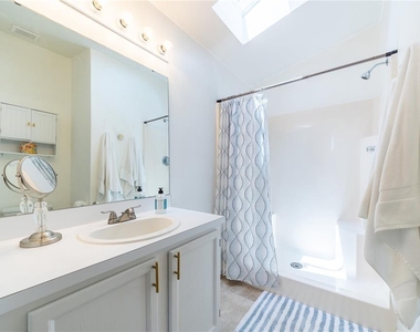 1321 Whitewood Way - Photo Thumbnail 10