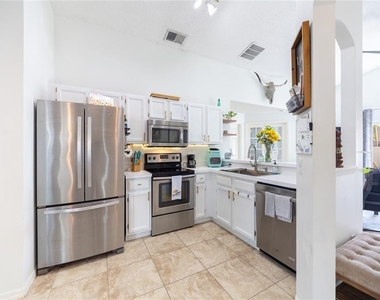 1321 Whitewood Way - Photo Thumbnail 7