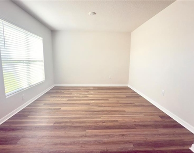 11117 40th Avenue E - Photo Thumbnail 2