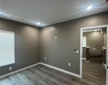 327 Avenue J Se - Photo Thumbnail 10