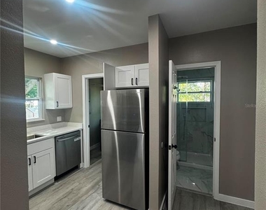 327 Avenue J Se - Photo Thumbnail 12