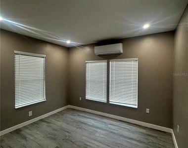 327 Avenue J Se - Photo Thumbnail 6