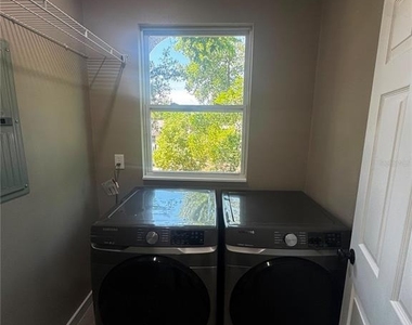 327 Avenue J Se - Photo Thumbnail 23