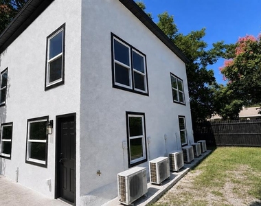 327 Avenue J Se - Photo Thumbnail 1