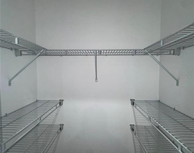 327 Avenue J Se - Photo Thumbnail 15