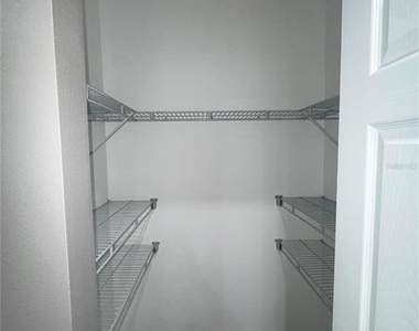 327 Avenue J Se - Photo Thumbnail 7