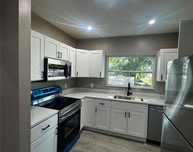 327 Avenue J Se - Photo Thumbnail 18