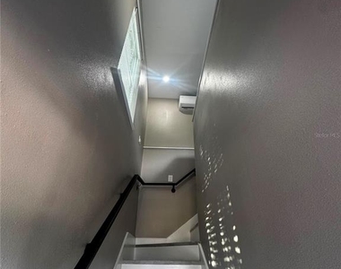 327 Avenue J Se - Photo Thumbnail 3