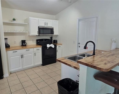 110 Reserve Drive - Photo Thumbnail 3