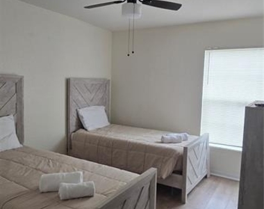110 Reserve Drive - Photo Thumbnail 31