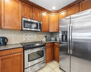 7613 Cabana Court - Photo Thumbnail 4