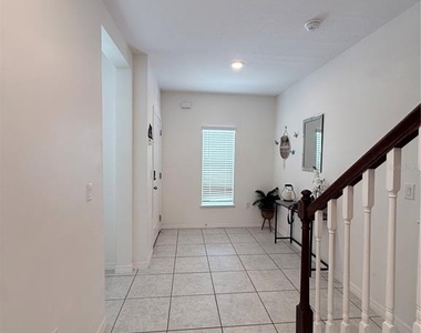 4875 Coral Castle Drive - Photo Thumbnail 2