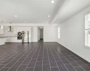 4524 Riverwood Avenue - Photo Thumbnail 13
