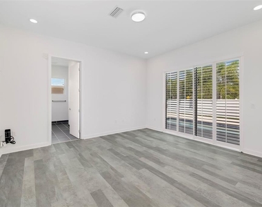 4524 Riverwood Avenue - Photo Thumbnail 29
