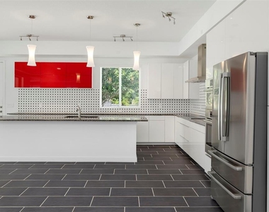 4524 Riverwood Avenue - Photo Thumbnail 10