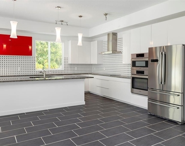 4524 Riverwood Avenue - Photo Thumbnail 11
