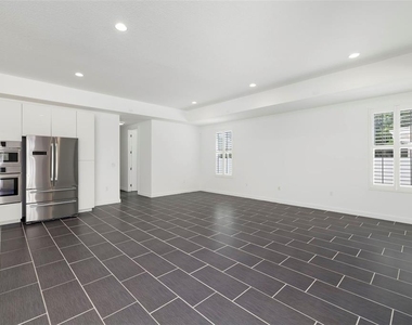 4524 Riverwood Avenue - Photo Thumbnail 14