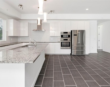 4524 Riverwood Avenue - Photo Thumbnail 12