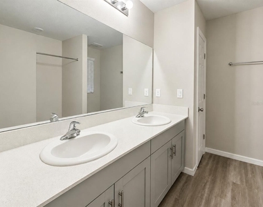 13029 Oak Hill Way - Photo Thumbnail 11