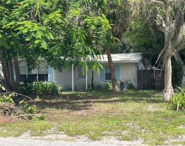 3617 32nd St W - Photo Thumbnail 1