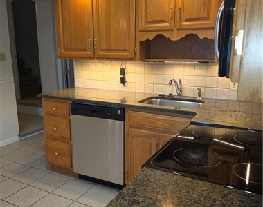 822 Main Street - Photo Thumbnail 6
