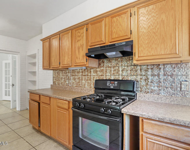 3410 N Stanton Street - Photo Thumbnail 22