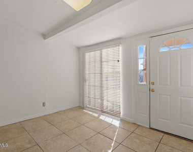 3410 N Stanton Street - Photo Thumbnail 2