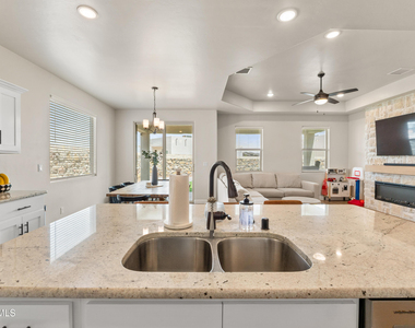 828 Paseo Solar Drive - Photo Thumbnail 11