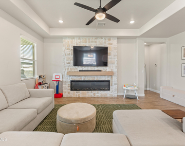 828 Paseo Solar Drive - Photo Thumbnail 5