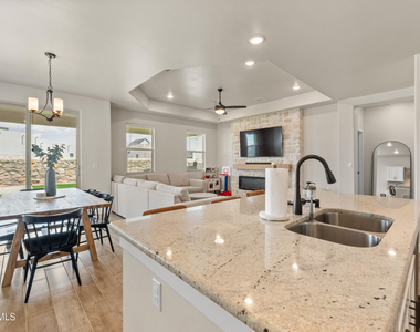828 Paseo Solar Drive - Photo Thumbnail 10