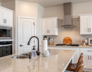 828 Paseo Solar Drive - Photo Thumbnail 14