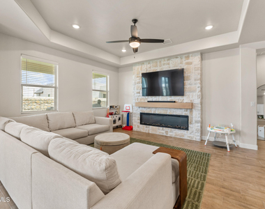 828 Paseo Solar Drive - Photo Thumbnail 21