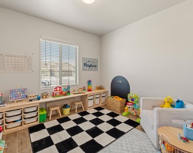 828 Paseo Solar Drive - Photo Thumbnail 22