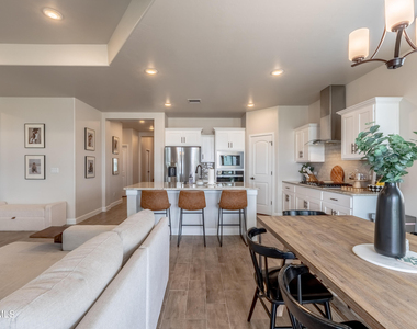 828 Paseo Solar Drive - Photo Thumbnail 12