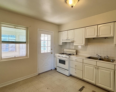 8033 Carpenter Drive - Photo Thumbnail 12