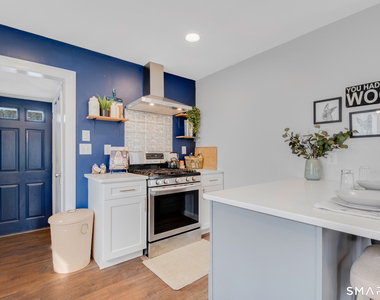 393 Griswold Street - Photo Thumbnail 5