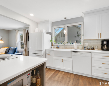 393 Griswold Street - Photo Thumbnail 8