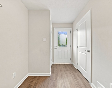 233 Chesna Dr - Photo Thumbnail 3