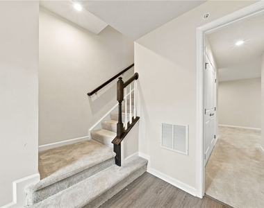 233 Chesna Dr - Photo Thumbnail 4