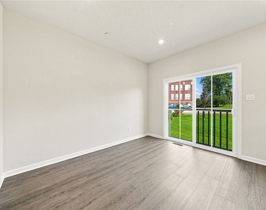 233 Chesna Dr - Photo Thumbnail 9
