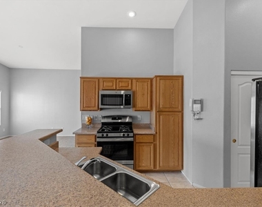 6592 Strolling Plains Lane - Photo Thumbnail 9