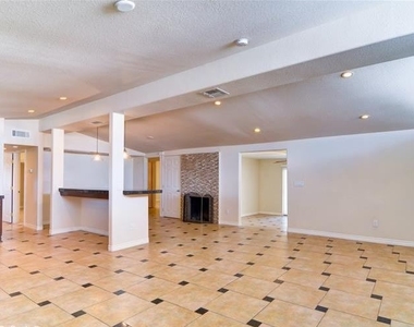 5608 Heron Avenue - Photo Thumbnail 2